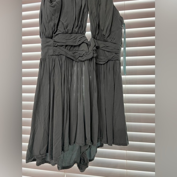 Green romper - Picture 2 of 8